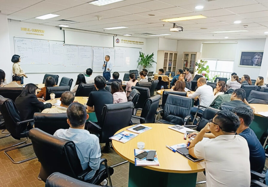 Hình ảnh lớp học PTI 3 pti khai giang kpis 1